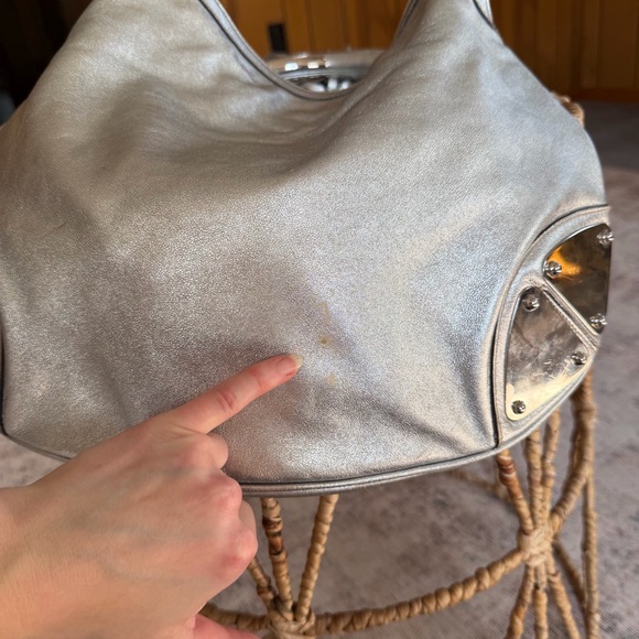 Authentic GUCCI Metallic Silver Leather Medium Indy Babouska Top Handle Bag - Picture 16 of 16